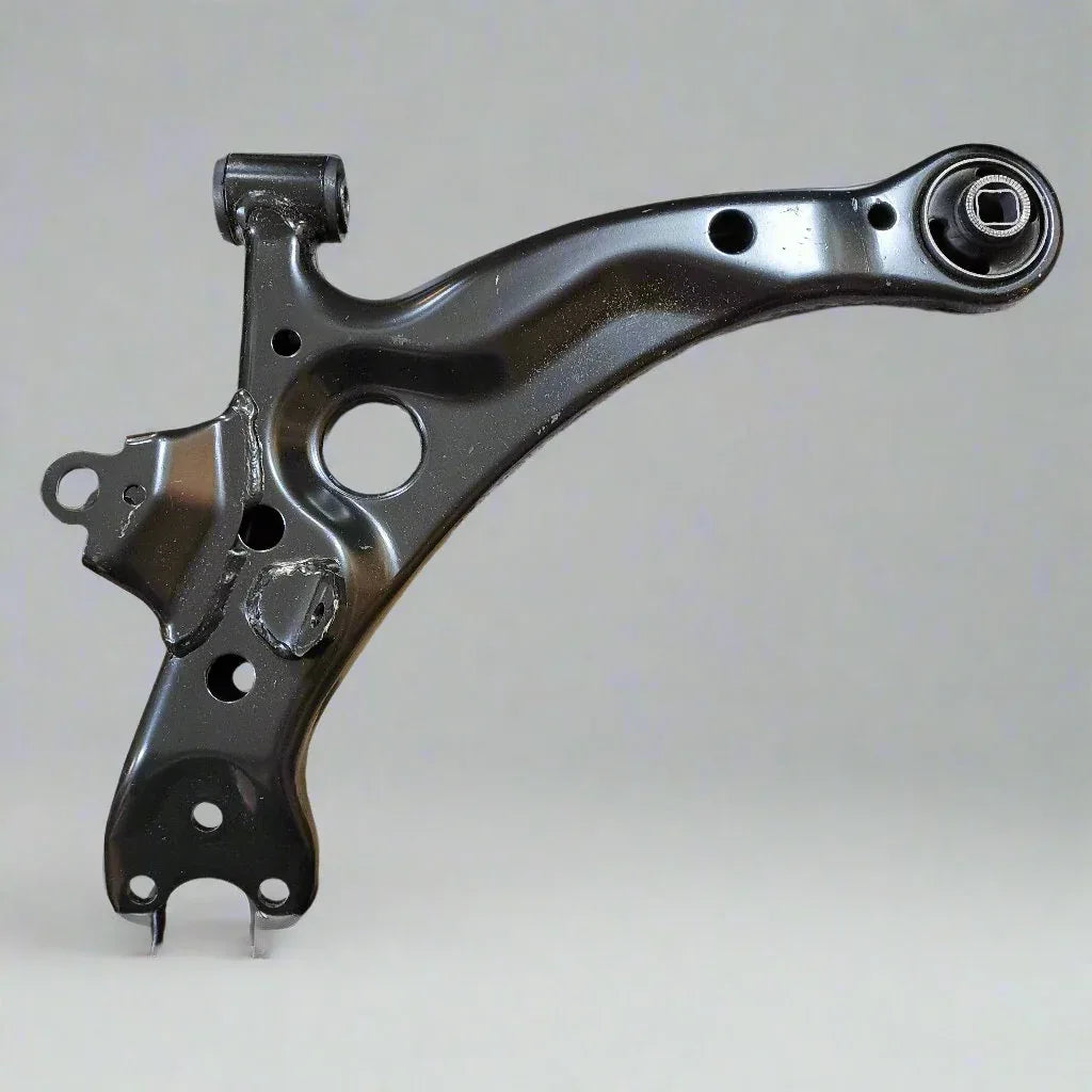 QH QSA1958S Front Lower Left Suspension Arm - Compatible with Toyota Avensis T220 Models (1997-2003) - GT Motor Part